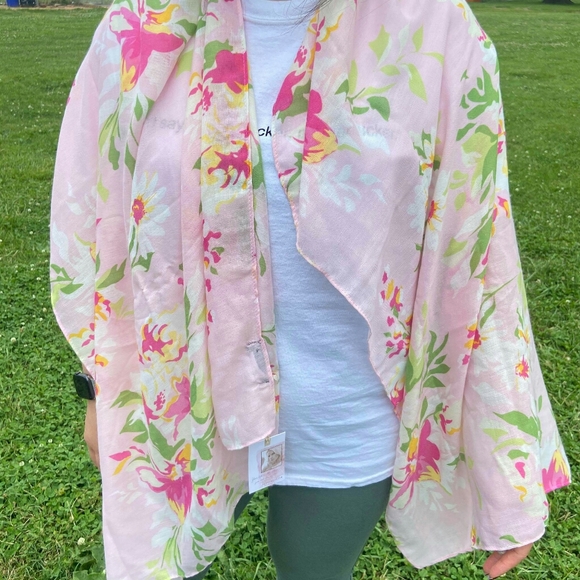 Floral scarf - Picture 3 of 4